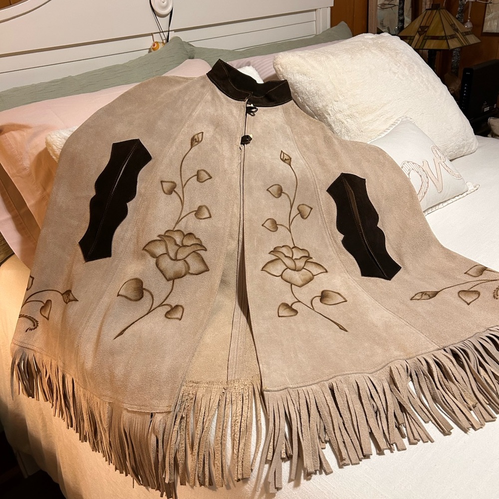 Mejia Made in Mexico 100% all Leather .Absolutely gorgeous piece 💖